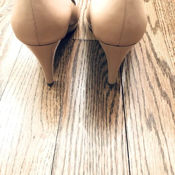 Nine West Nude Pump 3.5” Heel - Picture 2 of 6